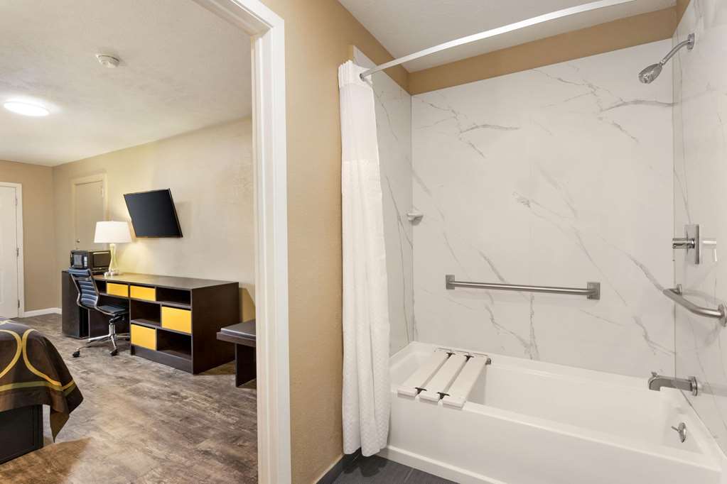 Super 8 by Wyndham Brookhaven - photo 24