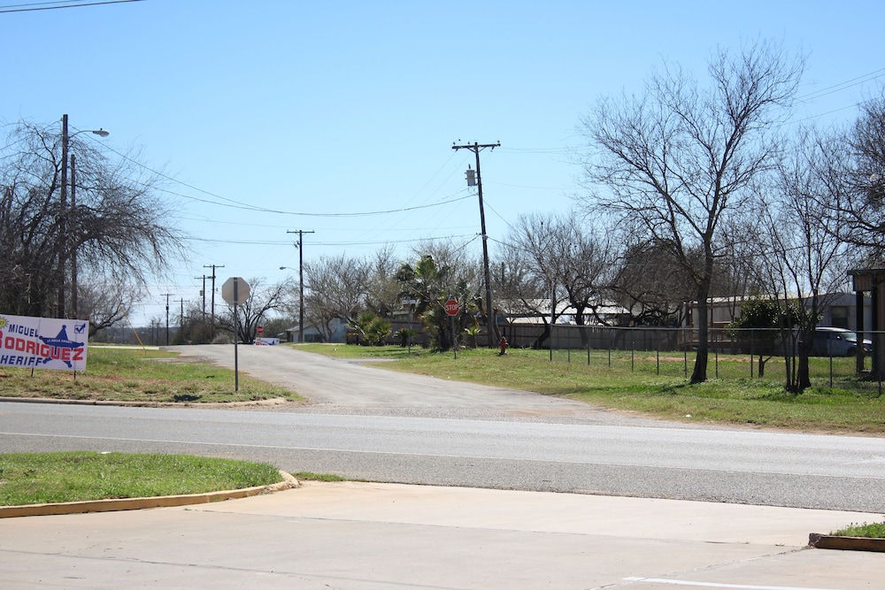 Village Inn Cotulla - photo 42