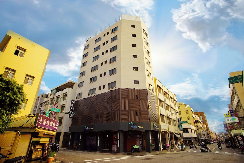 Hexing Hotel — Magong