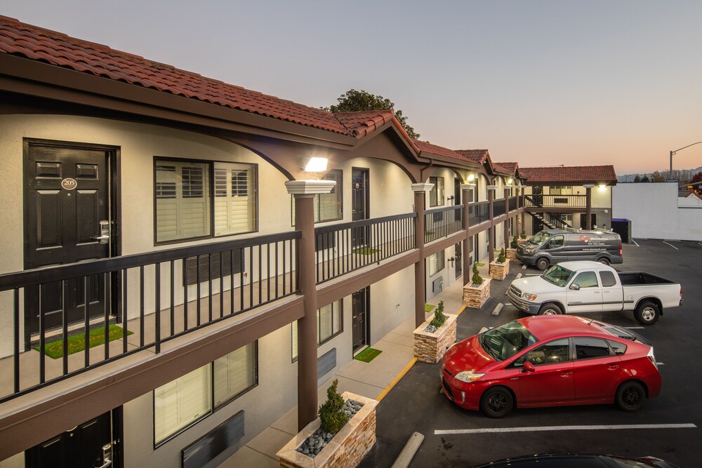 Bayhill Inn - photo 18