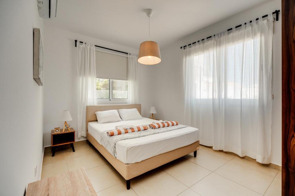 SunnyVillas: 2BR Mythical Apt Swimming Pool AK04