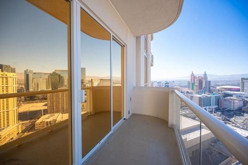 No Resort Fee Strip View Balcony Free Valet Pool