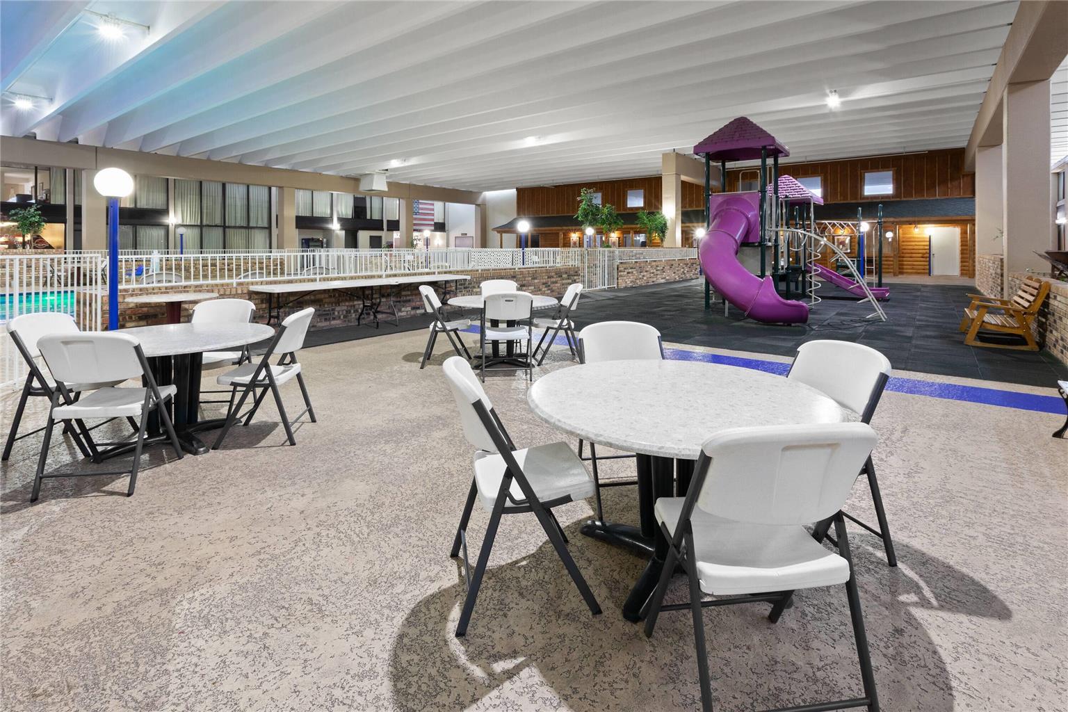 Quality Inn & Suites - photo 4