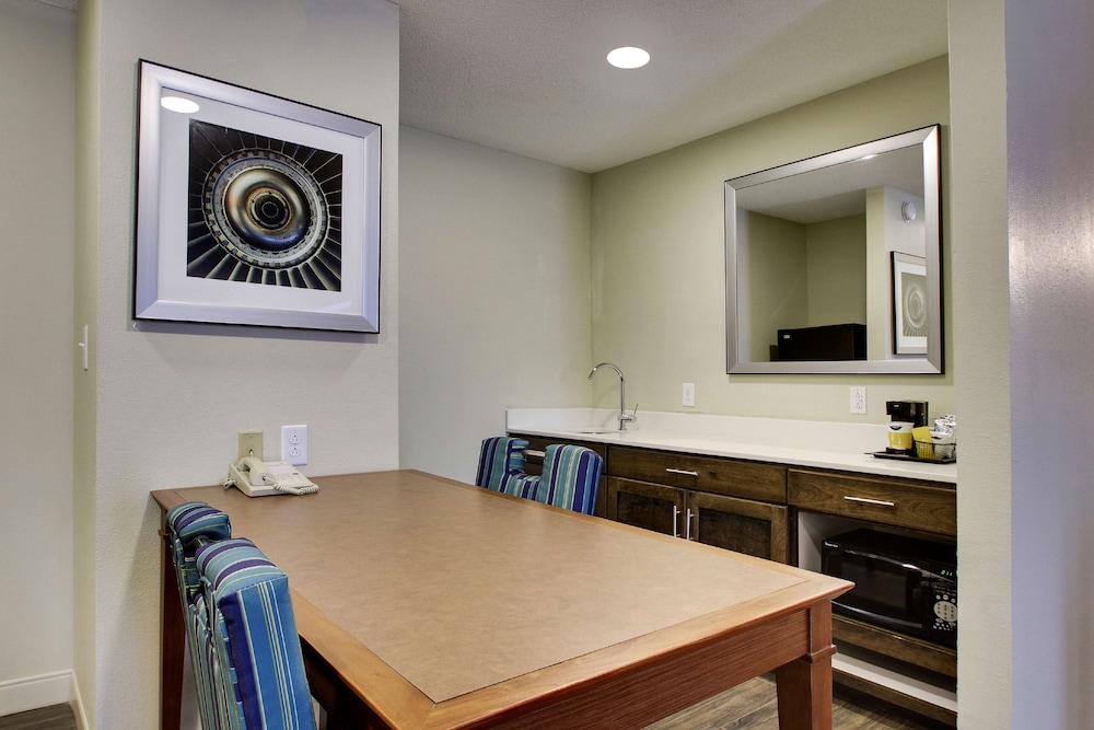 Hampton Inn Warner Robins - photo 22