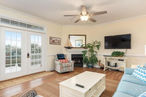 Cox Landing by Oak Island Accommodations - photo 6
