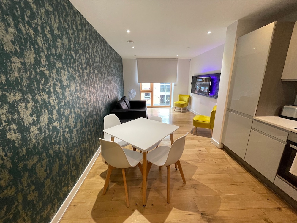 Quay Apartments Manchester — 4-Star Luxury Hotel in Manchester, United Kingdom