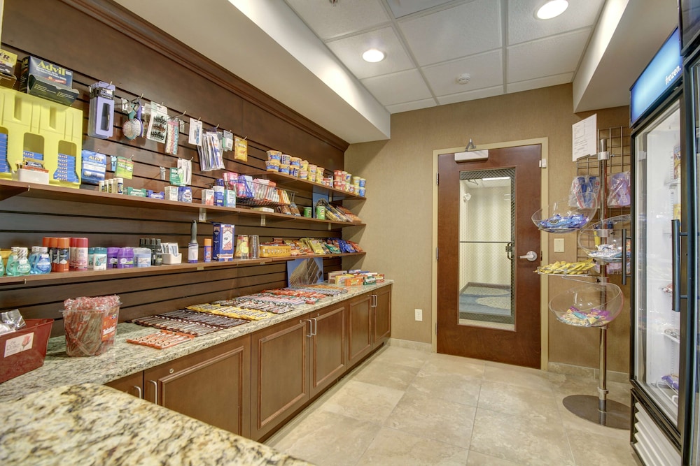 Hampton Inn & Suites Alexandria - photo 29