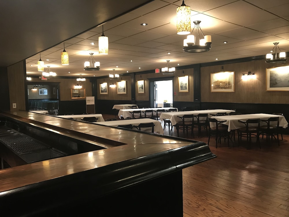 Carmel Inn & Suites - photo 5