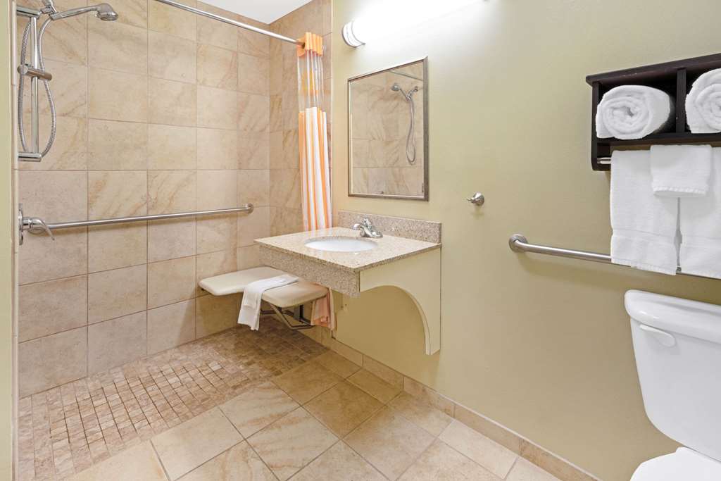 La Quinta Inn & Suites by Wyndham Stillwater University Area - photo 8