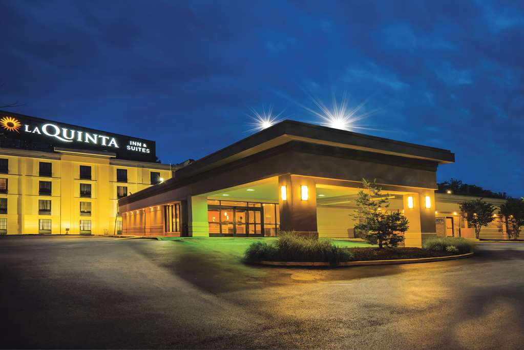 La Quinta Inn & Suites by Wyndham Baltimore S. Glen Burnie - photo 2