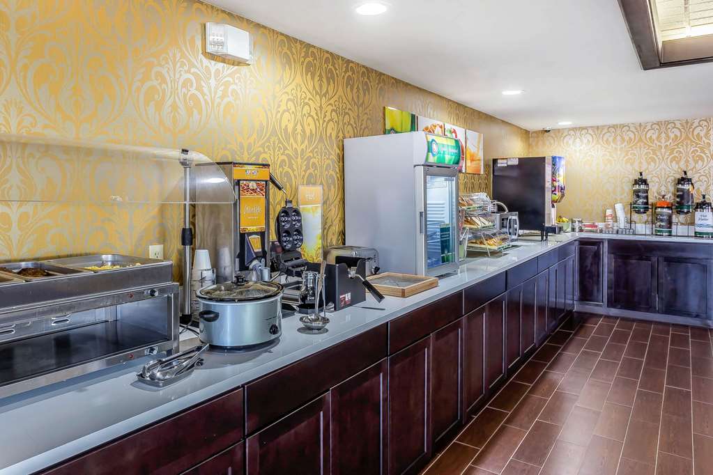 Quality Inn & Suites near Robins Air Force Base - photo 60