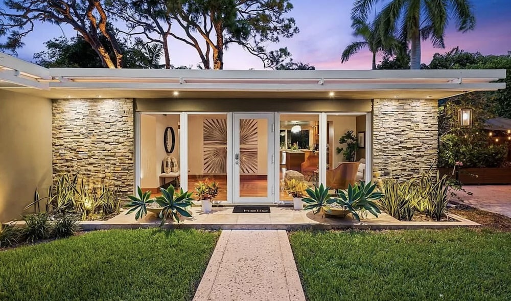 Wilton Manors Stunning Gated Oasis - photo 42