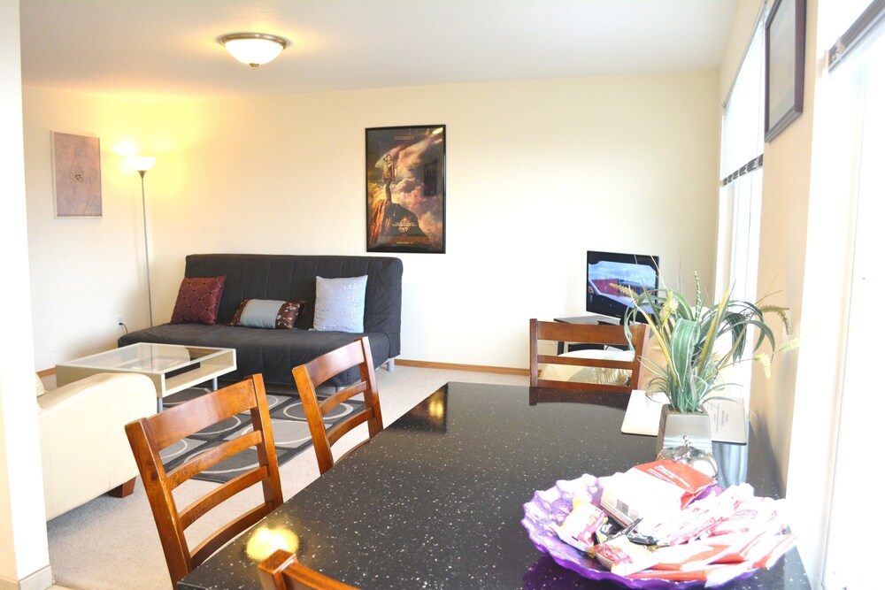 Sunny Westlake Suites by Metro - photo 17