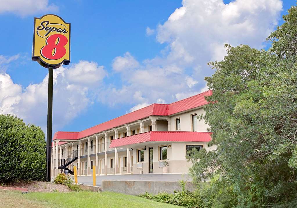 Super 8 by Wyndham Laurel — hotel in Laurel