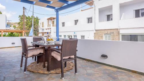 Delis Apartment — 4-Star Luxury Hotel in Adamas, Greece