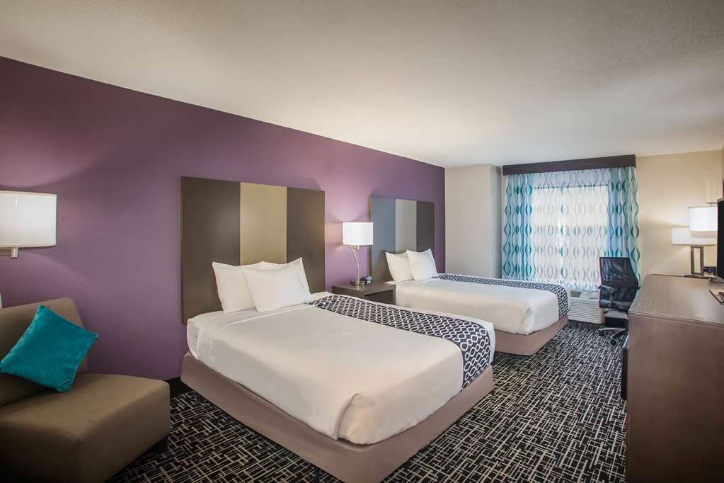 La Quinta Inn & Suites by Wyndham Pontoon Beach - photo 15