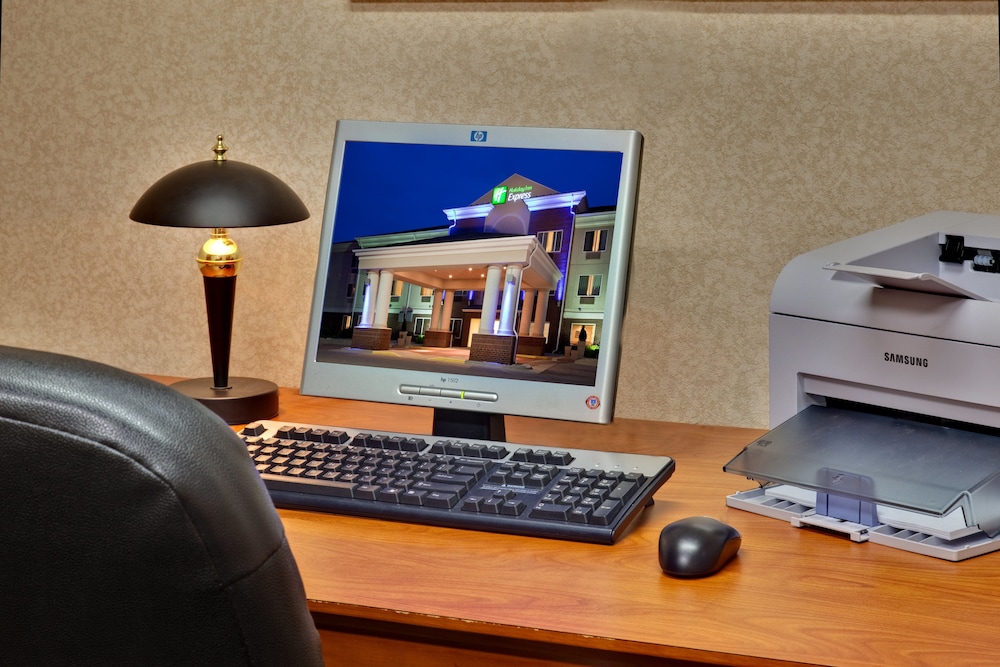 Holiday Inn Express Hotel & Suites Vermillion by IHG - photo 12