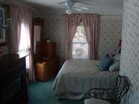 Twin Gables Inn in Holland, United States