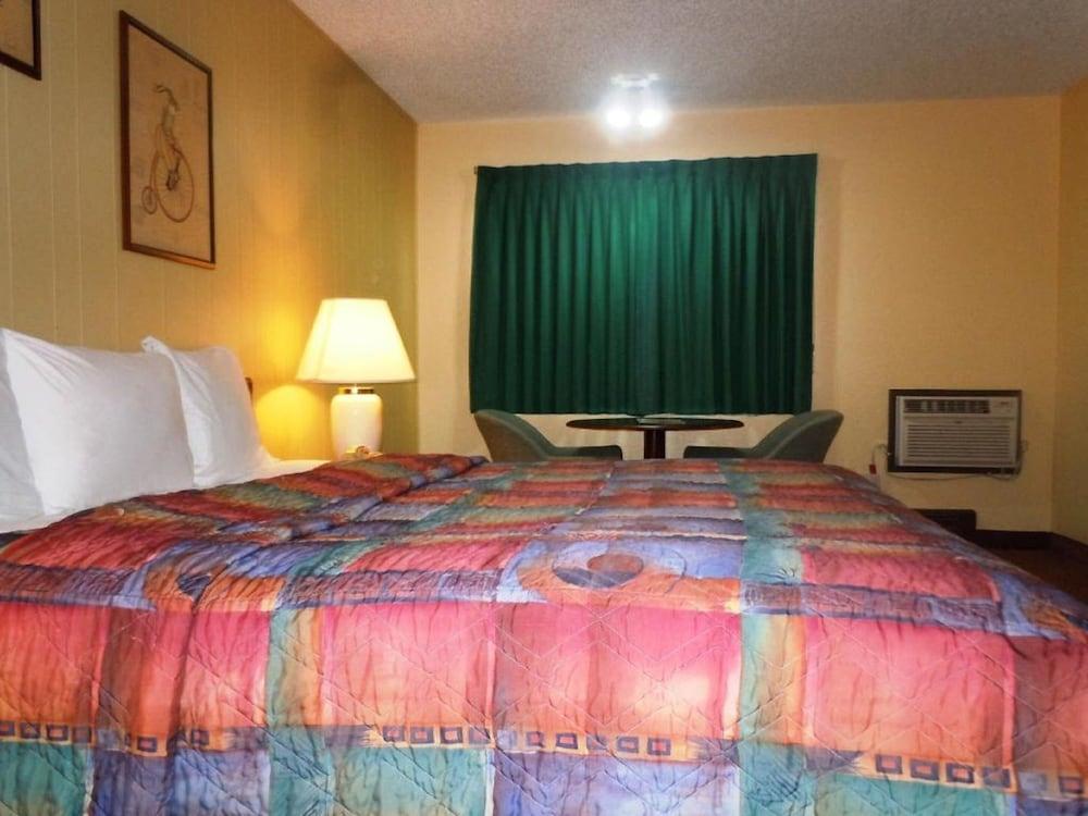 Red Lion Inn & Suites Yakima - photo 4