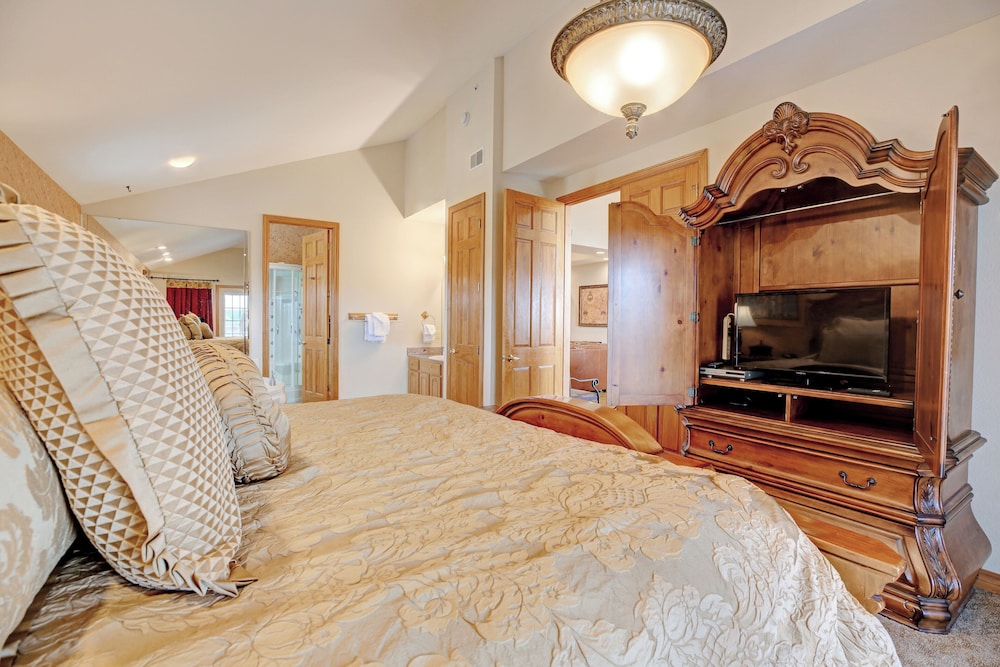 Grand Crowne Resort - photo 14