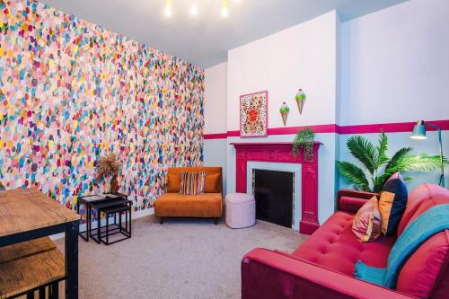 6 Bed Funky Getaway Unique Vibes in Manchester, United Kingdom