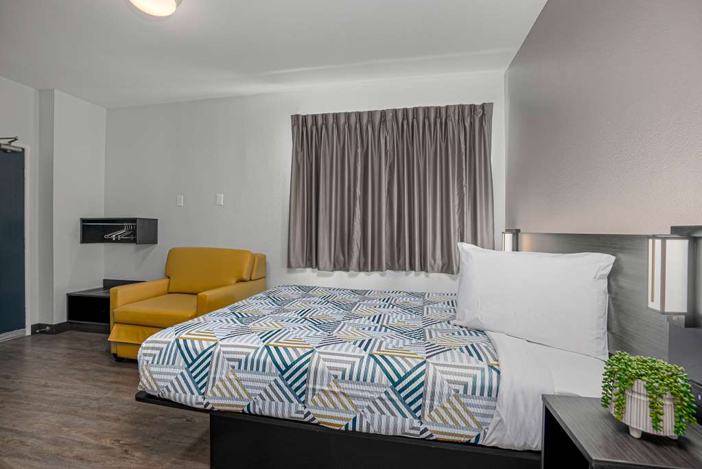 Motel 6 San Diego CA Downtown - photo 5