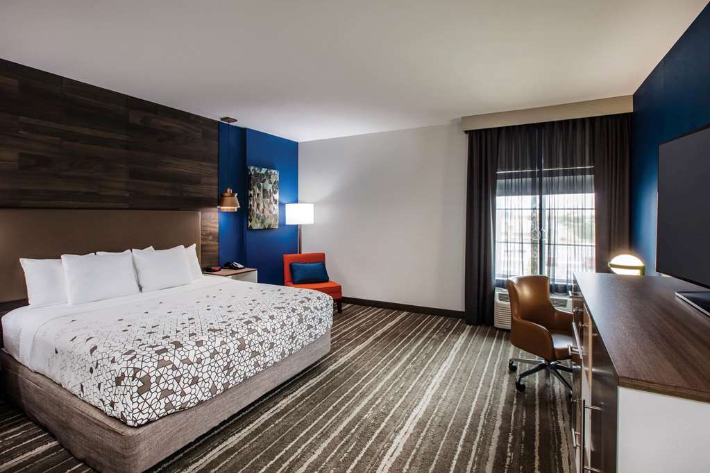 La Quinta Inn & Suites by Wyndham Owasso - photo 20