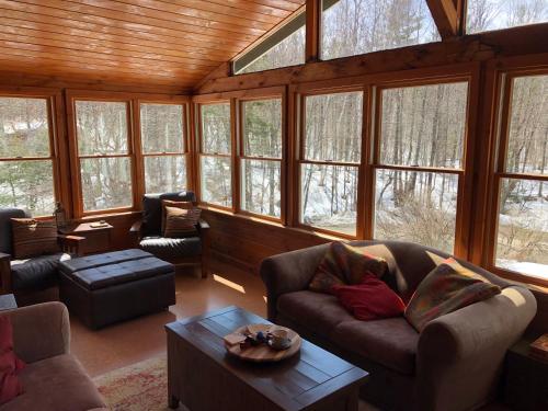 Hawkeyes Rest - carbon neutral hotel in Johnsburg