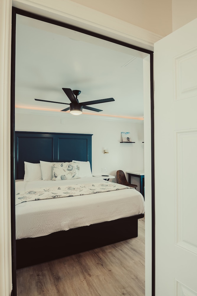 Blufftop Inn & Suites - photo 45