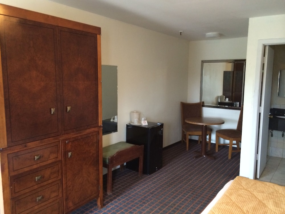 Branford Motel - photo 6
