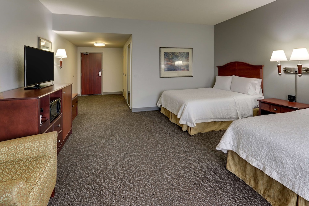 Hampton Inn & Suites Indianapolis Airport - photo 24