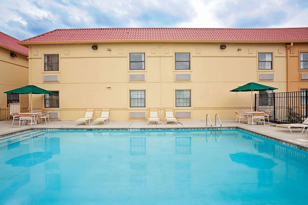 La Quinta Inn Merrillville - featured photo