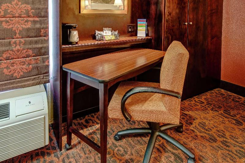 Hampton Inn Ashland - photo 64