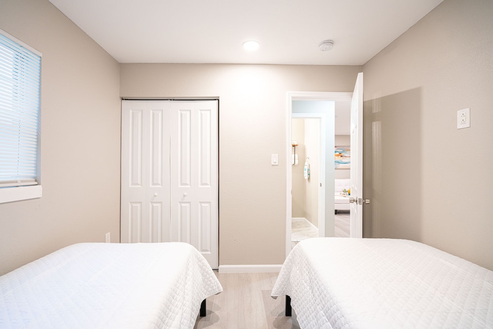 University Serenity Suites 14th - photo 15
