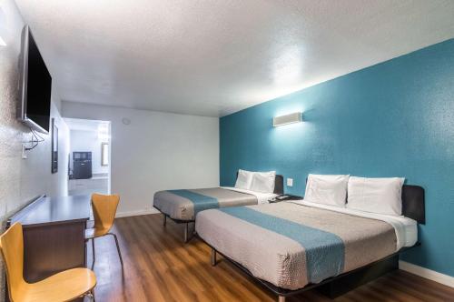 Trade Wind Motel - photo 2