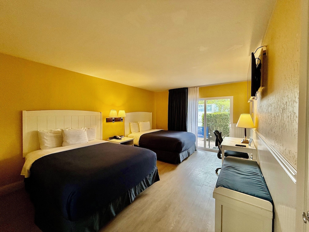 Monterey Bay Lodge - photo 21
