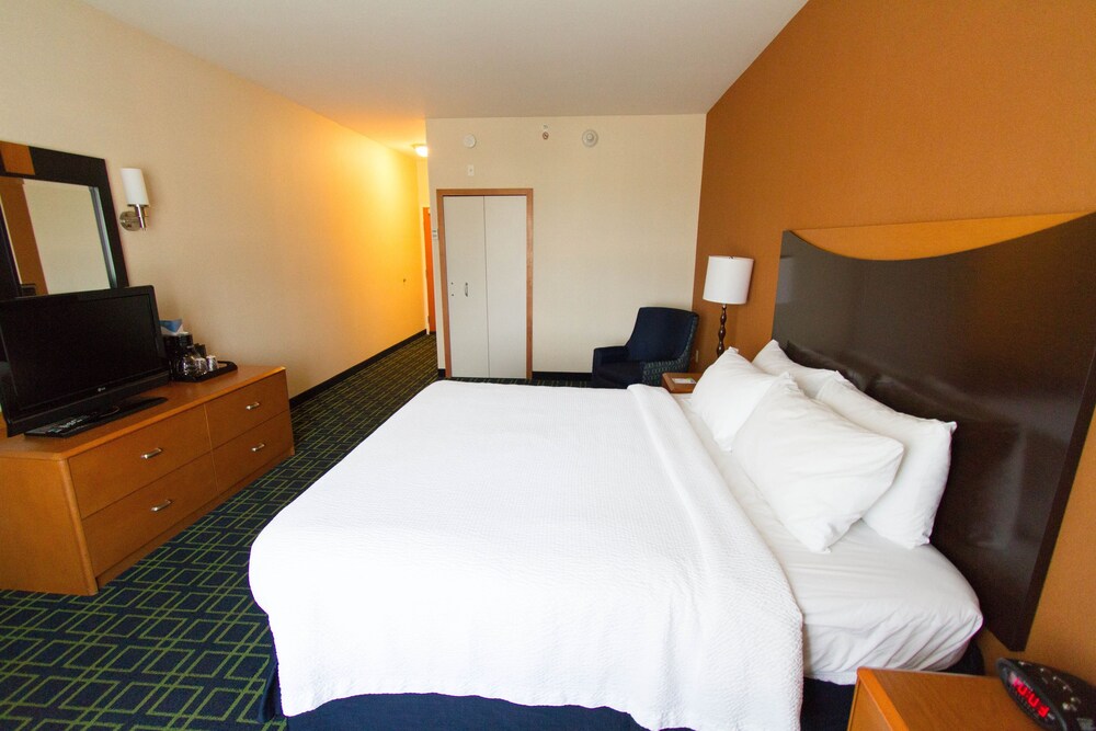 Fairfield Inn & Suites by Marriott Santa Maria - photo 7