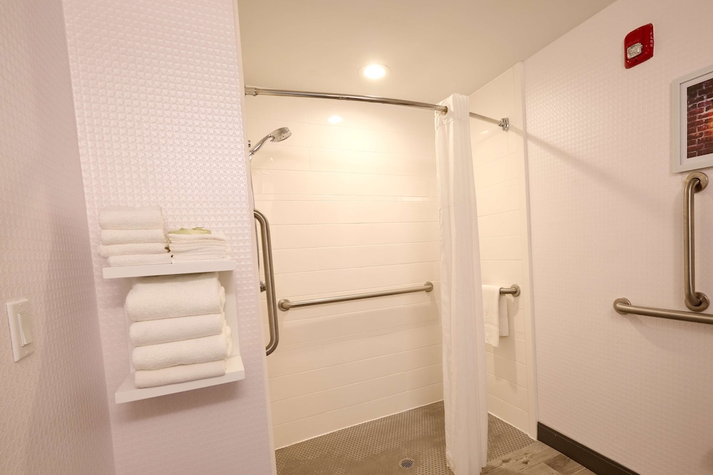 Hampton Inn Flemington - photo 23