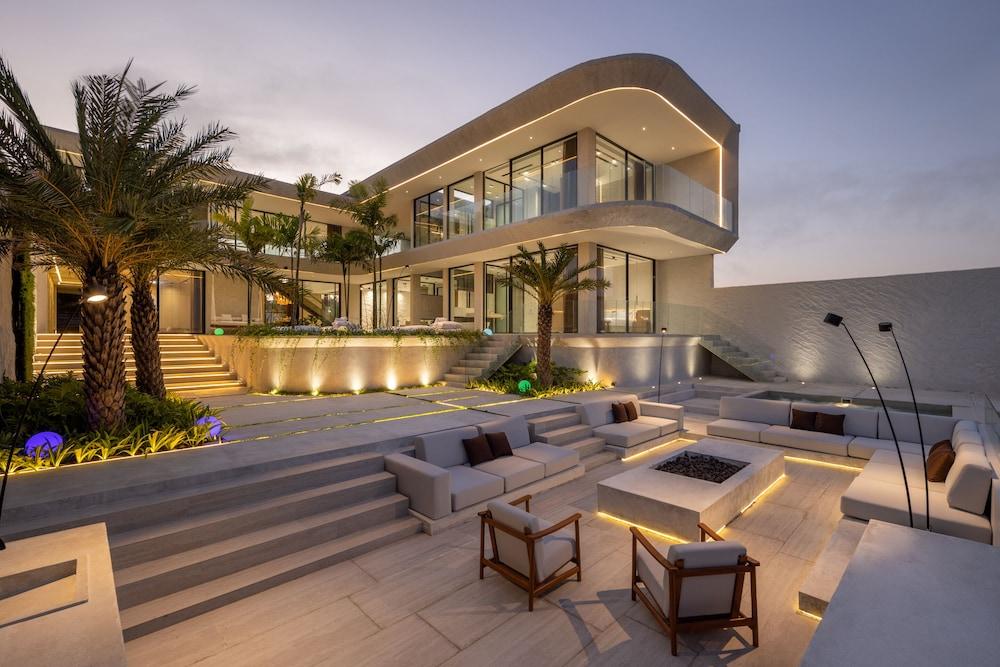 Villa Legko — 4-Star Luxury Hotel in Pecatu, Indonesia