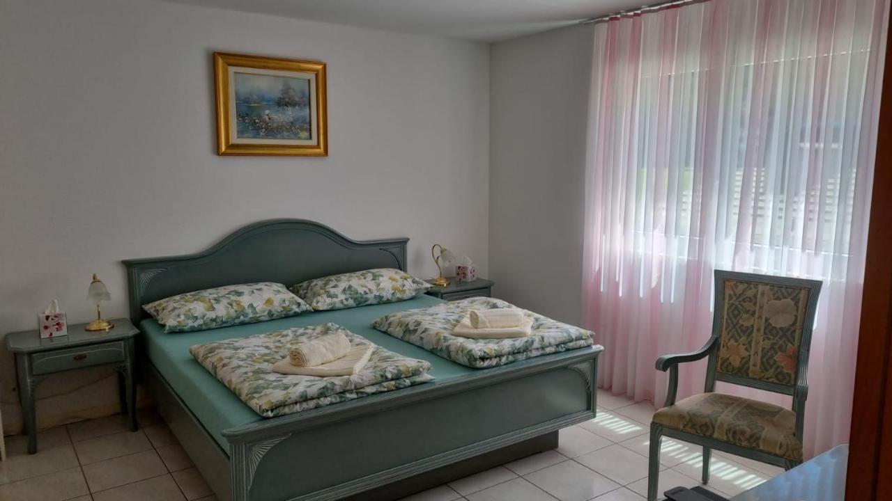 A u r o r a Central Room a 1 minuto dalla stazione FFS tra Lugano Locarno e Bellinzona in Cadenazzo, Switzerland