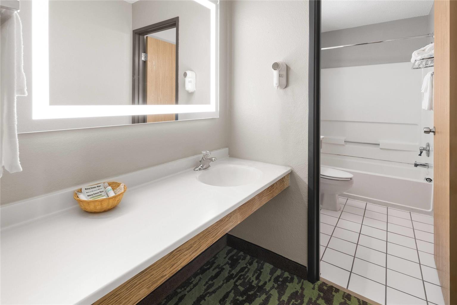 Super 8 by Wyndham New Stanton - photo 31