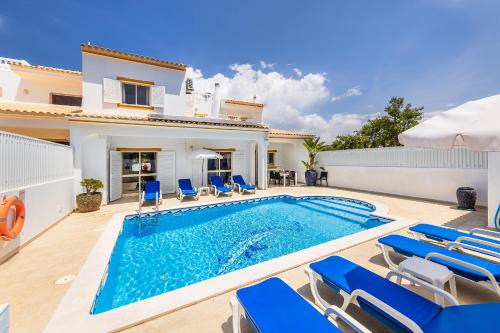 Villa Chiquito Albufeira Private Pool&Parking BBQ&AC&WI FI — 4-Star Luxury Hotel in Albufeira, Portugal