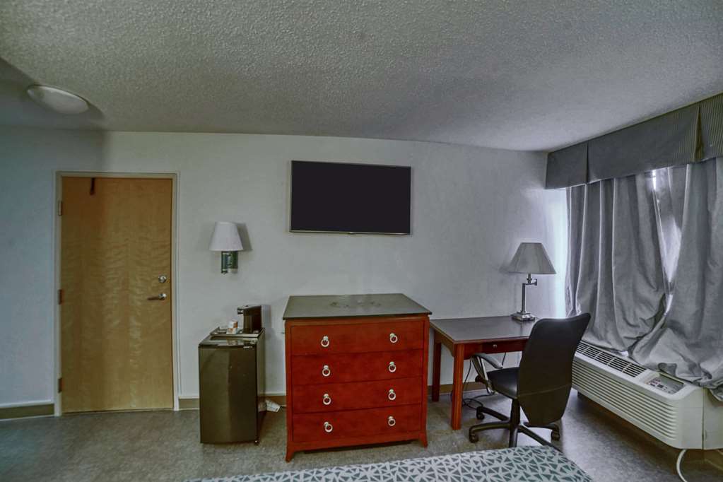 Econo Lodge Raleigh near Walnut Creek Amphitheatre - photo 37