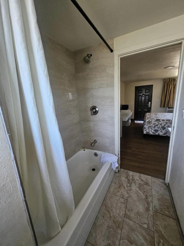 Del Rancho Motel - photo 26