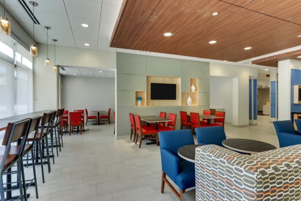 Holiday Inn Express & Suites Winston Salem Sw Clemmons by IHG - photo 57