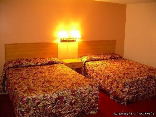 Pelican Motel - photo 11