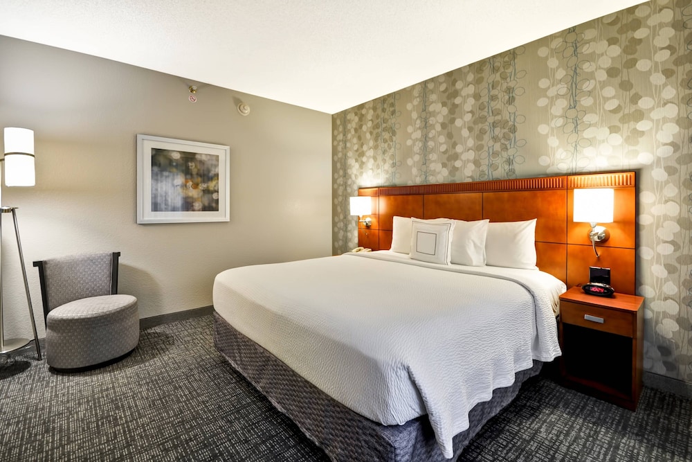 Courtyard by Marriott Dallas Medical Market Center - photo 9