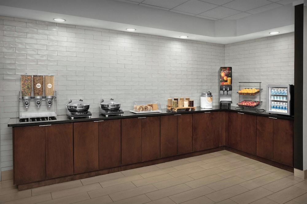Fairfield Inn & Suites by Marriott Rogers - photo 31