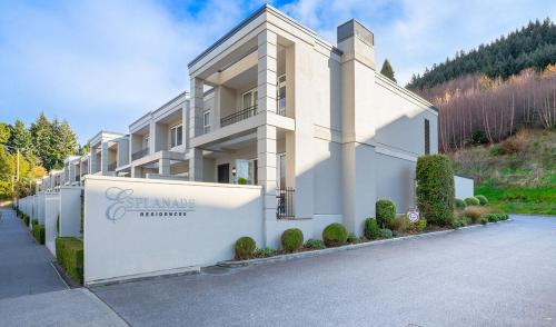 Esplanade Villa 16 — 4-Star Luxury Hotel in Queenstown, New Zealand