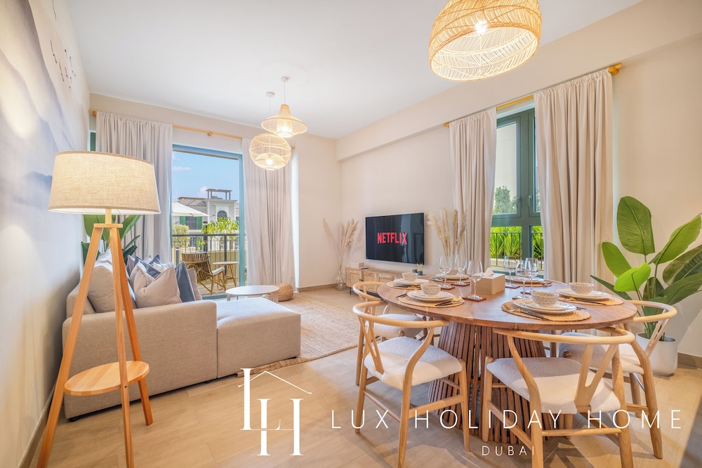 LUX The La Mer Luxury Burj View Suite 3 — 4-Star Luxury Hotel in Dubai, United Arab Emirates